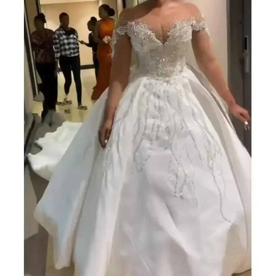 Customized Long Sleeve Princess Sparkling Sequins Embroidery Beaded Lace Satin Ball Gown Wedding Dress Bridal Gown