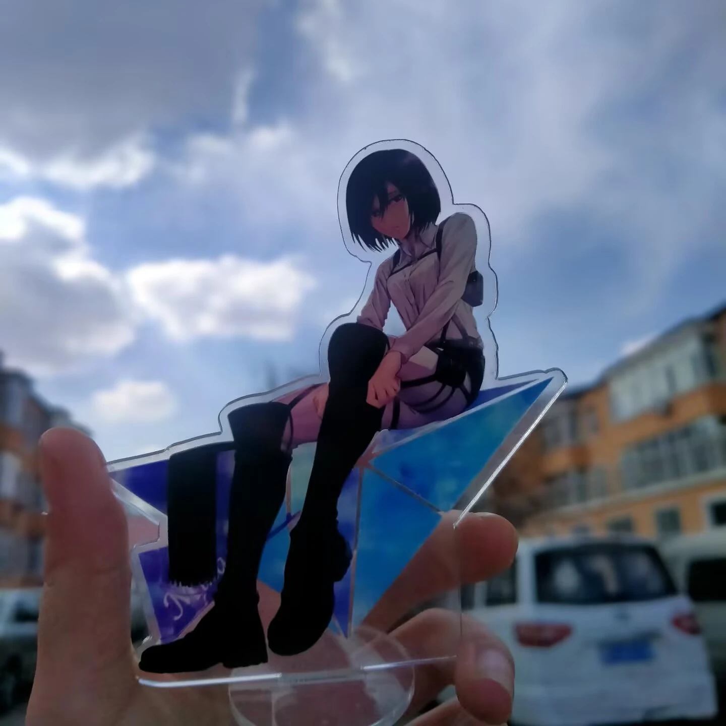 "진격의 거인" 애니메이션 관련 "미카사" 아크릴 데스크탑 장식은 친구와 가장 친한 친구를 위한 선물입니다.