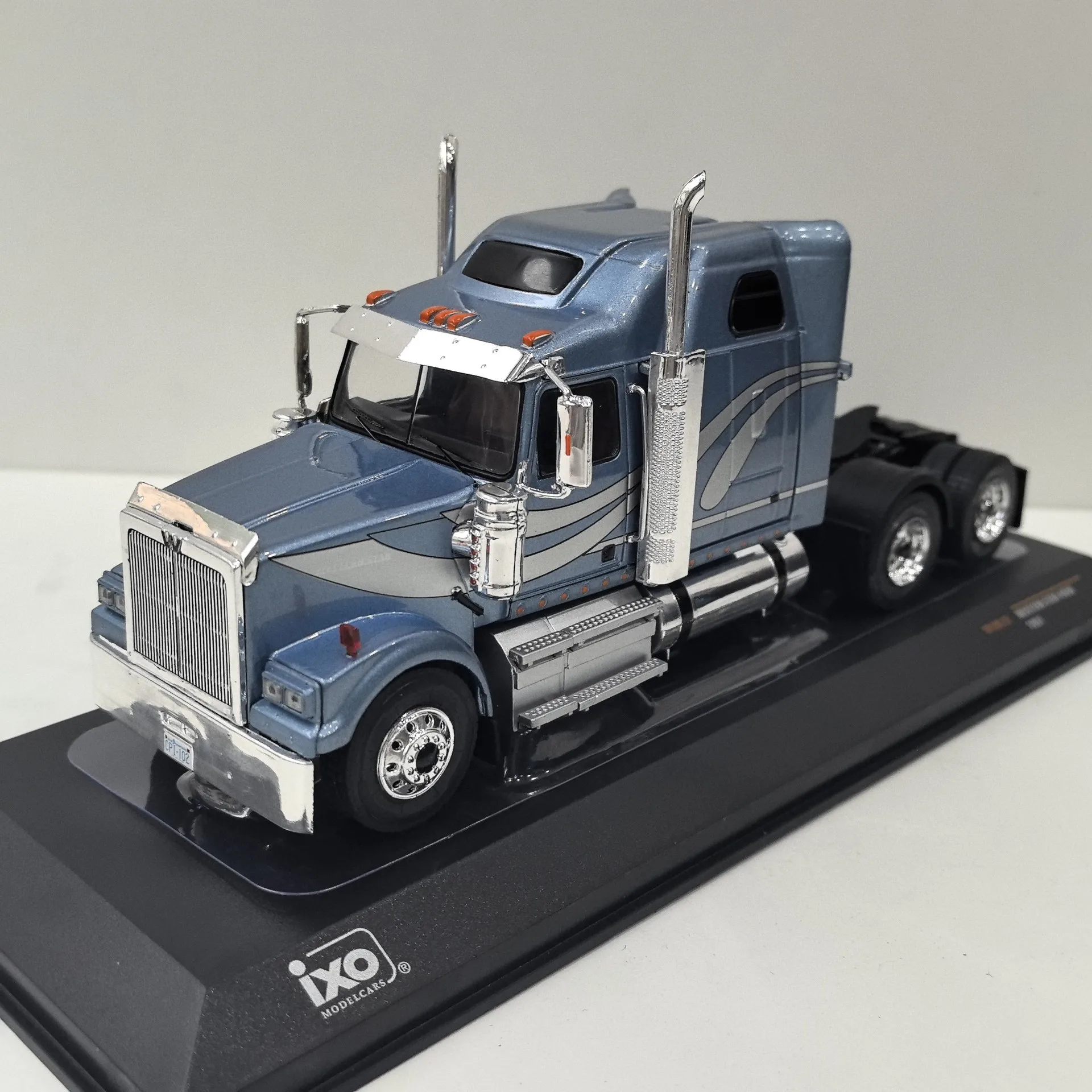

Flaws Diecast IXO 1:43 Scale Western Star 4900 1997 Tractor Truck Alloy Car Model Collectible Toy Gift Souvenir Display Ornament