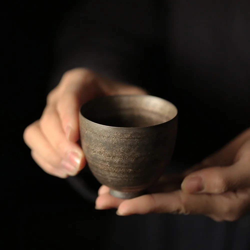Handmade Portable Japanese Style Tea Cup Iron Glaze Rough Pottery Kung Fu Tea Cup Ancient Style Handmade Tea Cup for Tea Making