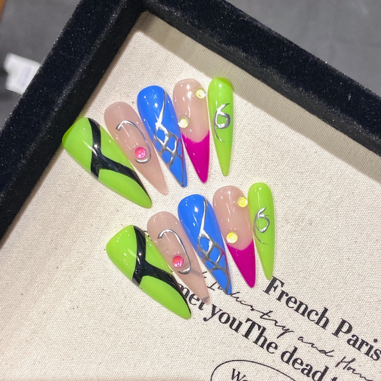 

10pcs Handmade Press-On Nails – European & American Style, （Bold Hot Girl Cyber Aesthetic）, Unique Abstract 3D Carved Design