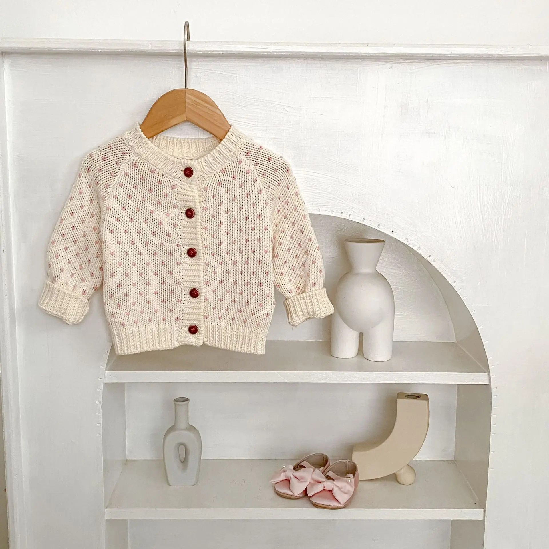 Knitted Outerwear Cardigan for Infants and Young Girls Sweet and Beautiful with A Heart Like Jacquard Knit Design