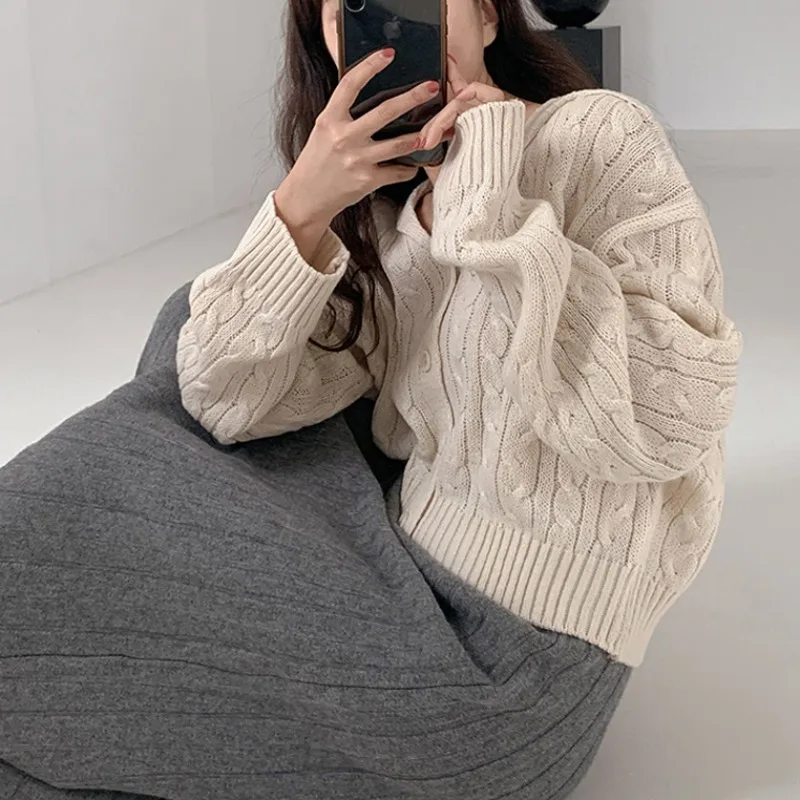 

Women's Knitted Sweater Jaet Long Sve V-Ne Pure Color Button Front Slimming Twist Design Faionable Korean Sle Top