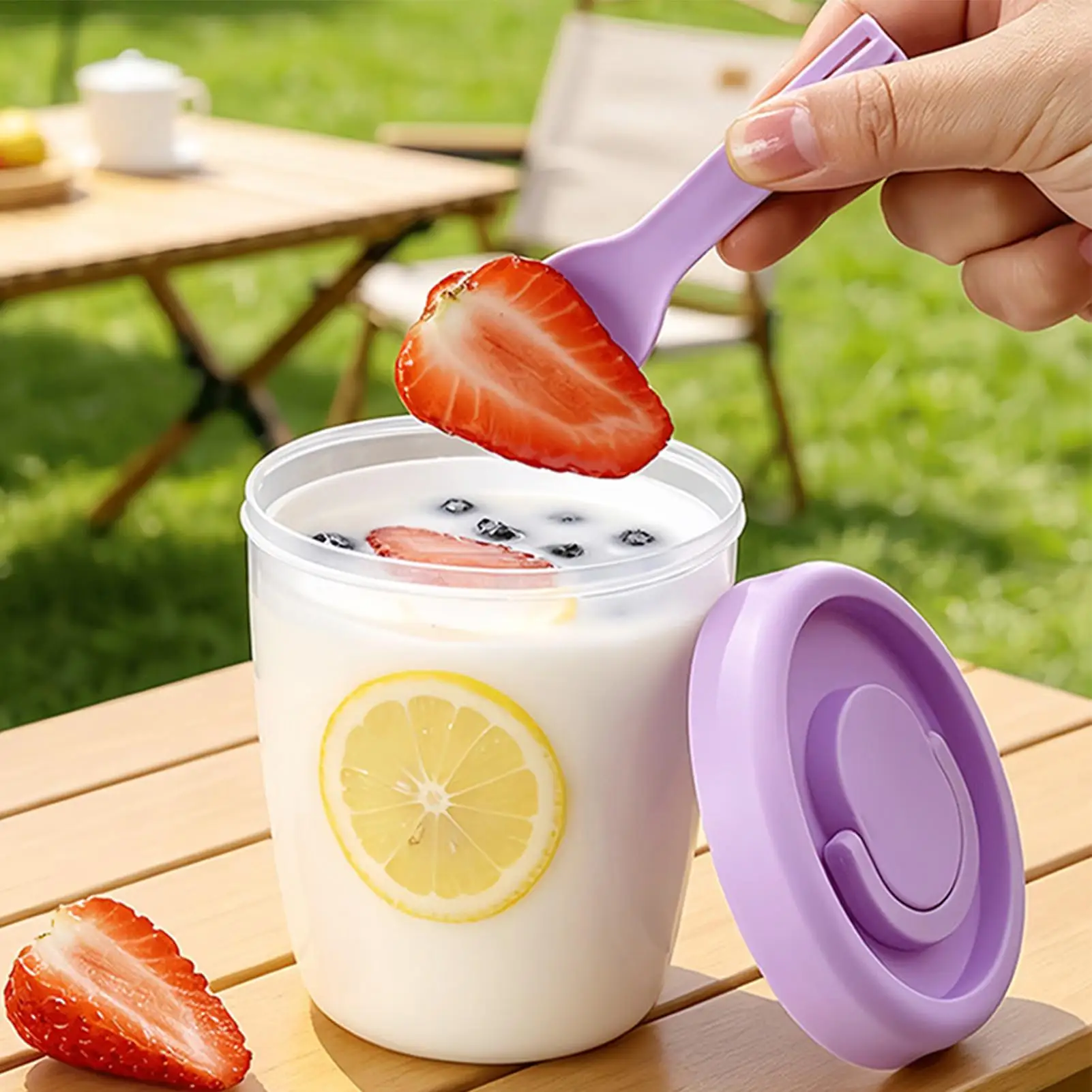 1PC Salad Cup With Fork Cylindrical Plastic Fruit Cup Multifunctional Drainage Function Salad Container, Portable Lunch Box