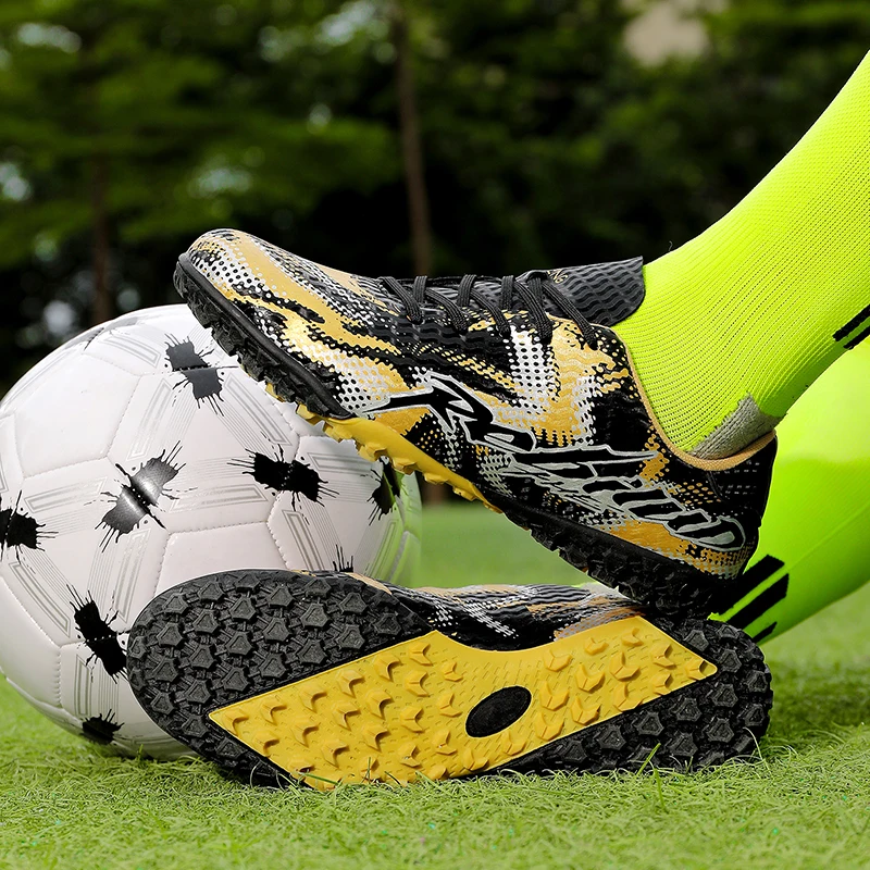 New Men Football Boots Professional Women Unisex Ultralight Sneakers Hot Sale High-quality TF/FG Soccer Shoes Cleats Futsal