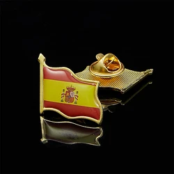 Pin de solapa esmaltado de cortesía chapado en oro, Bandera Nacional ondulada de España, insignia coleccionable