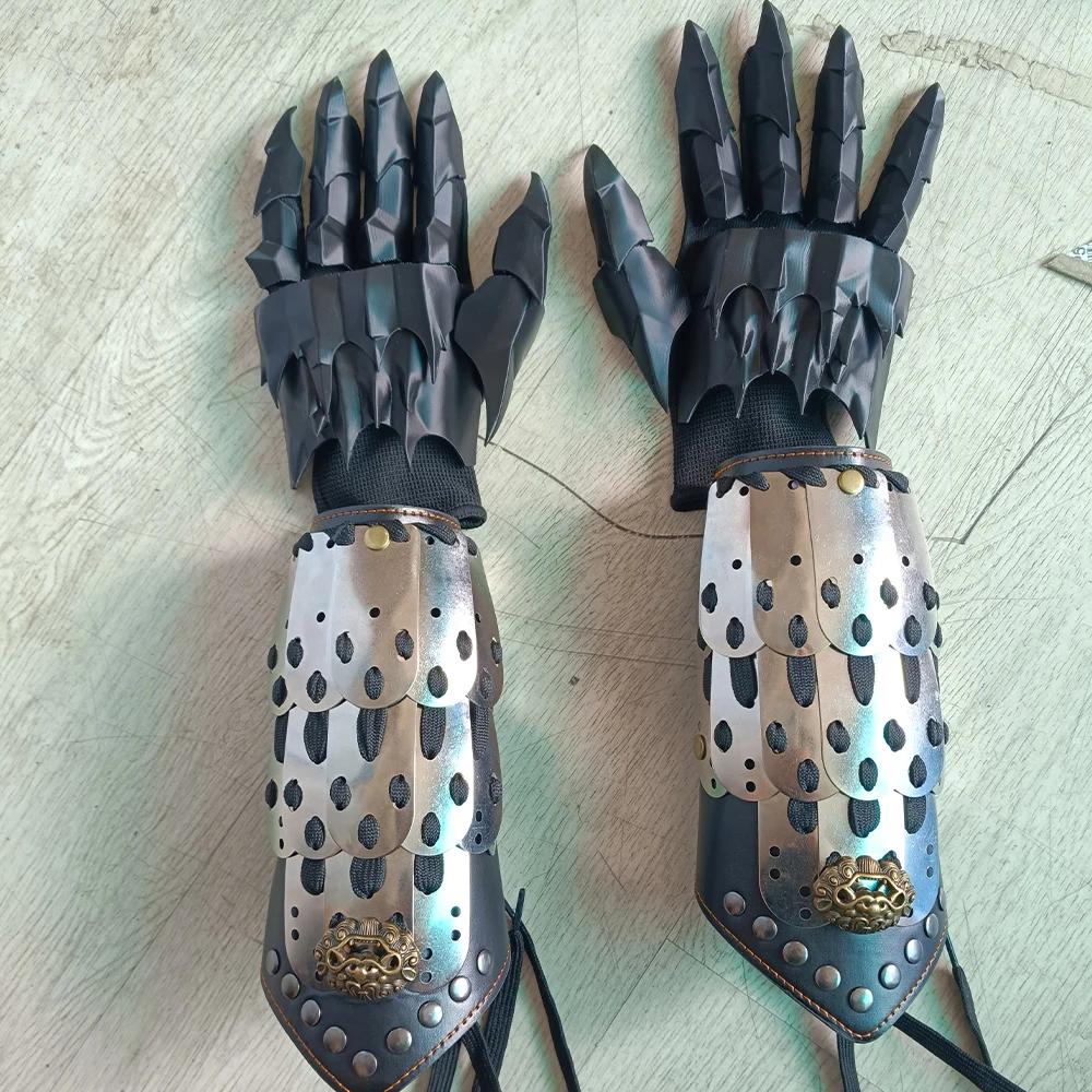 A Pair of Gothic Glove Toys, Knight Glove Arm Guards, Made of 3D Printed PETG Material, Leather Arm Guard Prop
