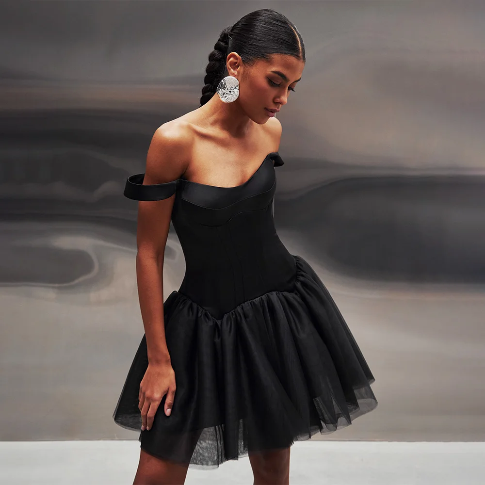 

Black Short Evening Party Dresses Off the Shoulder A Line Mini Homecoming Gowns for Women V Neck Tulle Backless Cocktail Dress