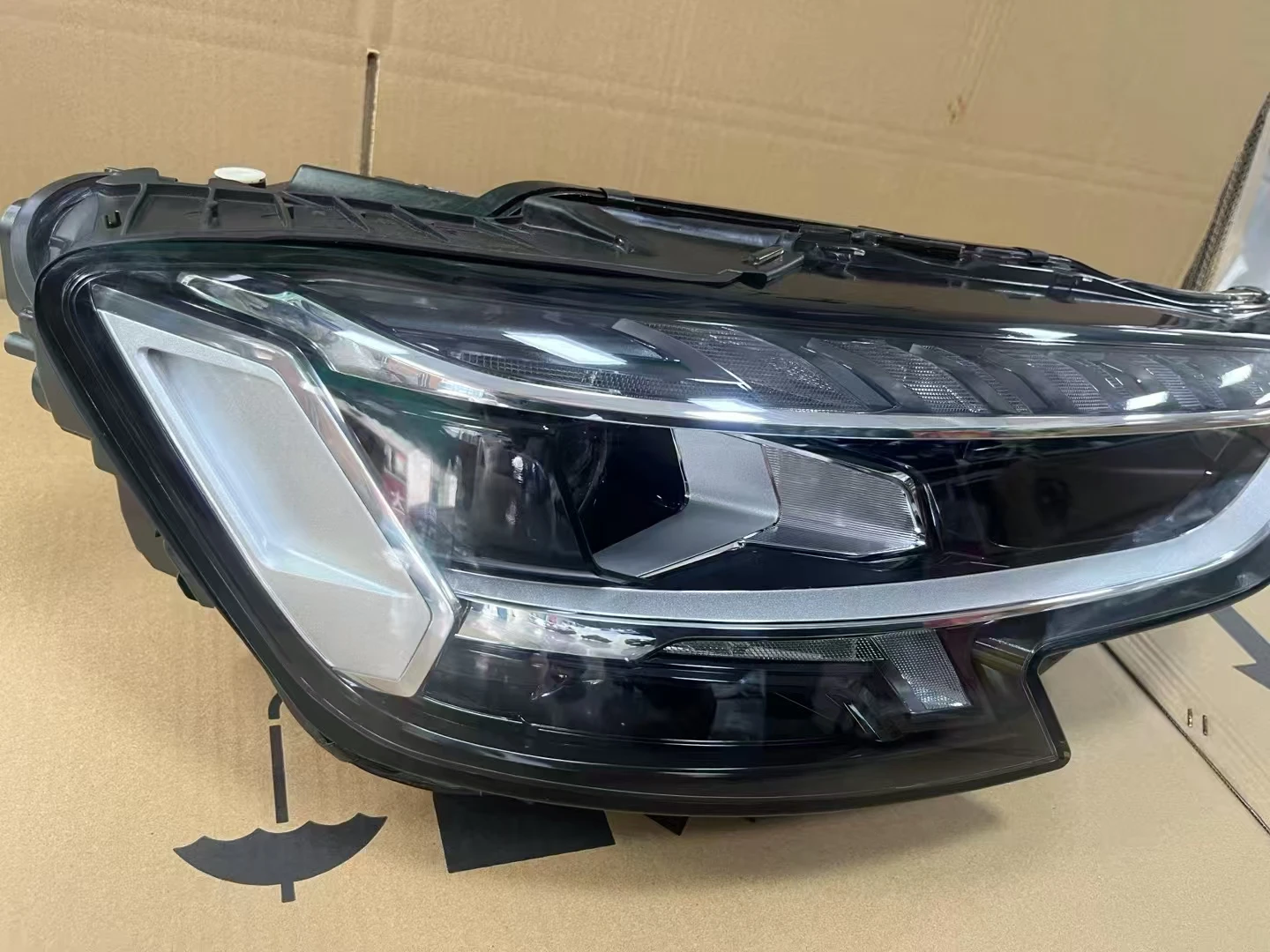 For Audi A8D5 Horch matrix Headlights Were Originally Assembled and Dismantled Bumper Front Grille  Car Door Engine Body Kit