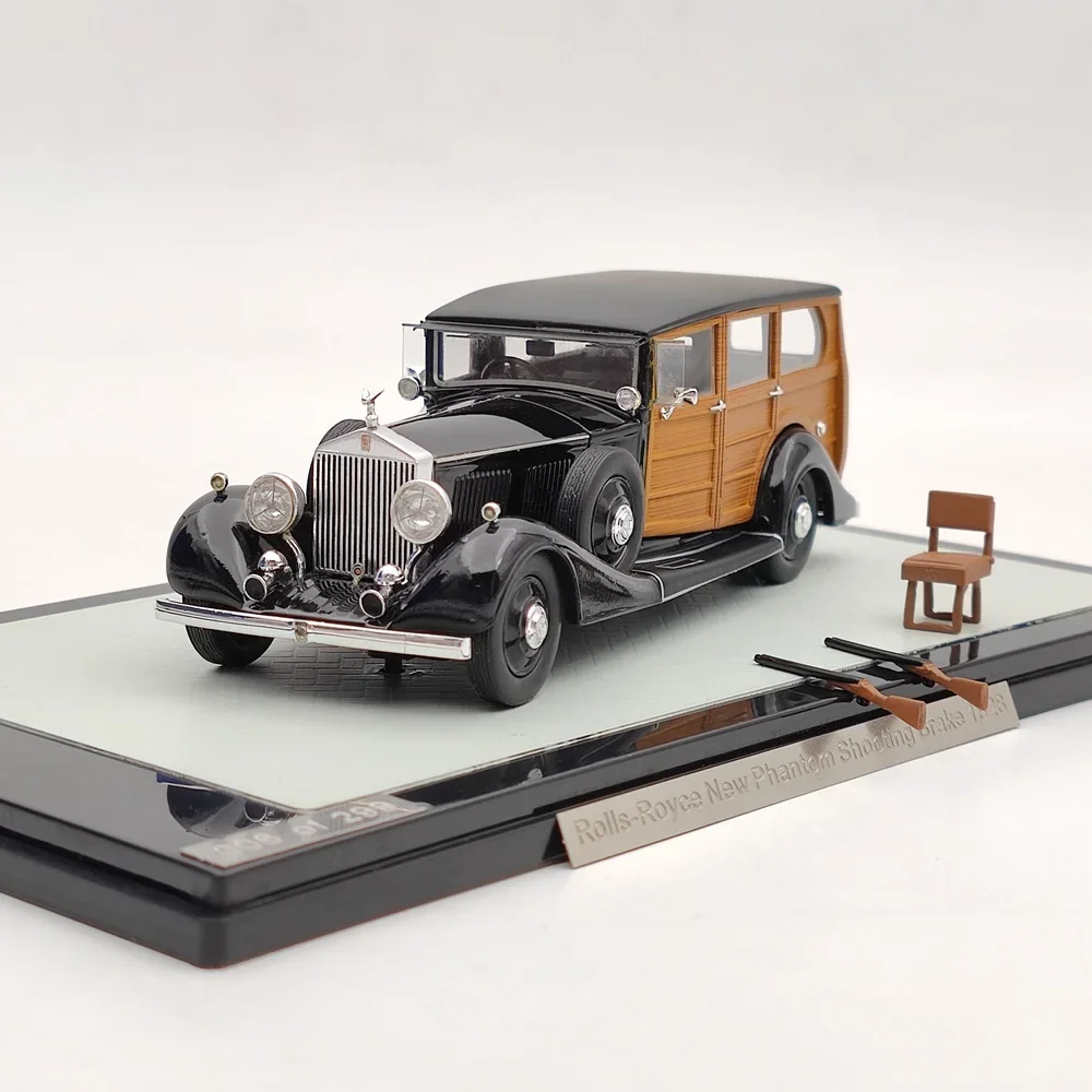 GLM Resin 1:43 Scale Vintage Phant Car Model Hunting Edition and Accessories Adult Toy Collection Static Display