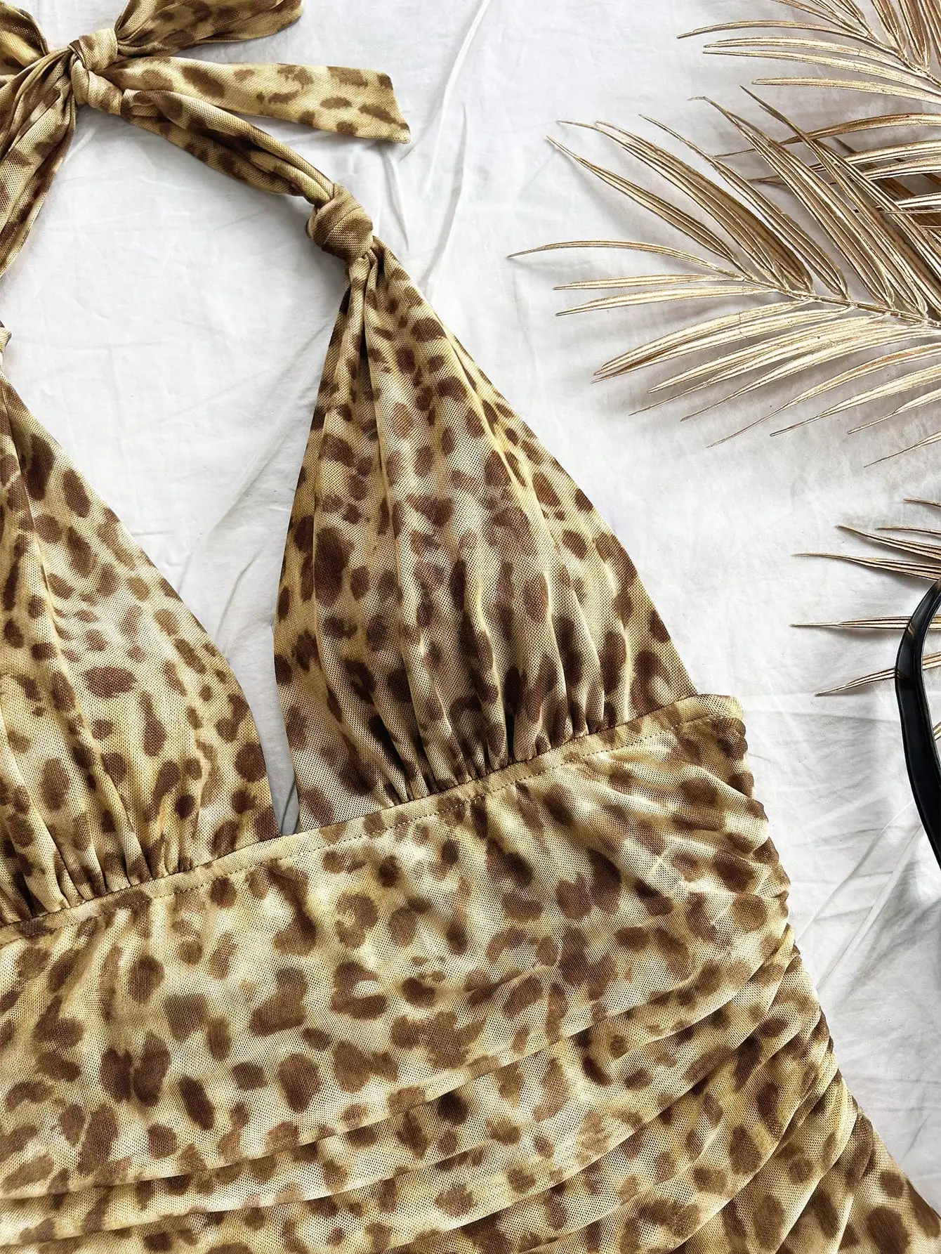 Minivestido com estampa de leopardo, gola halter, franzido, em camadas, para verão, praia e festival