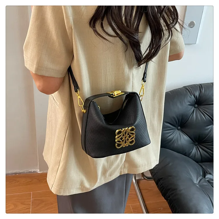 Damska torebka typu bucket bag na lato 2025 - minimalistyczna i uniwersalna, niszowa premium listonoszka