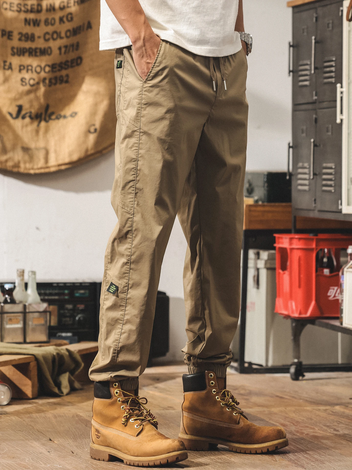 

Мужские летние повседневные брюки цвета хаки в американском стиле ретро, свободные прямые длинные брюки, универсальная свободная рабочая одежда с эластичной резинкой на талии