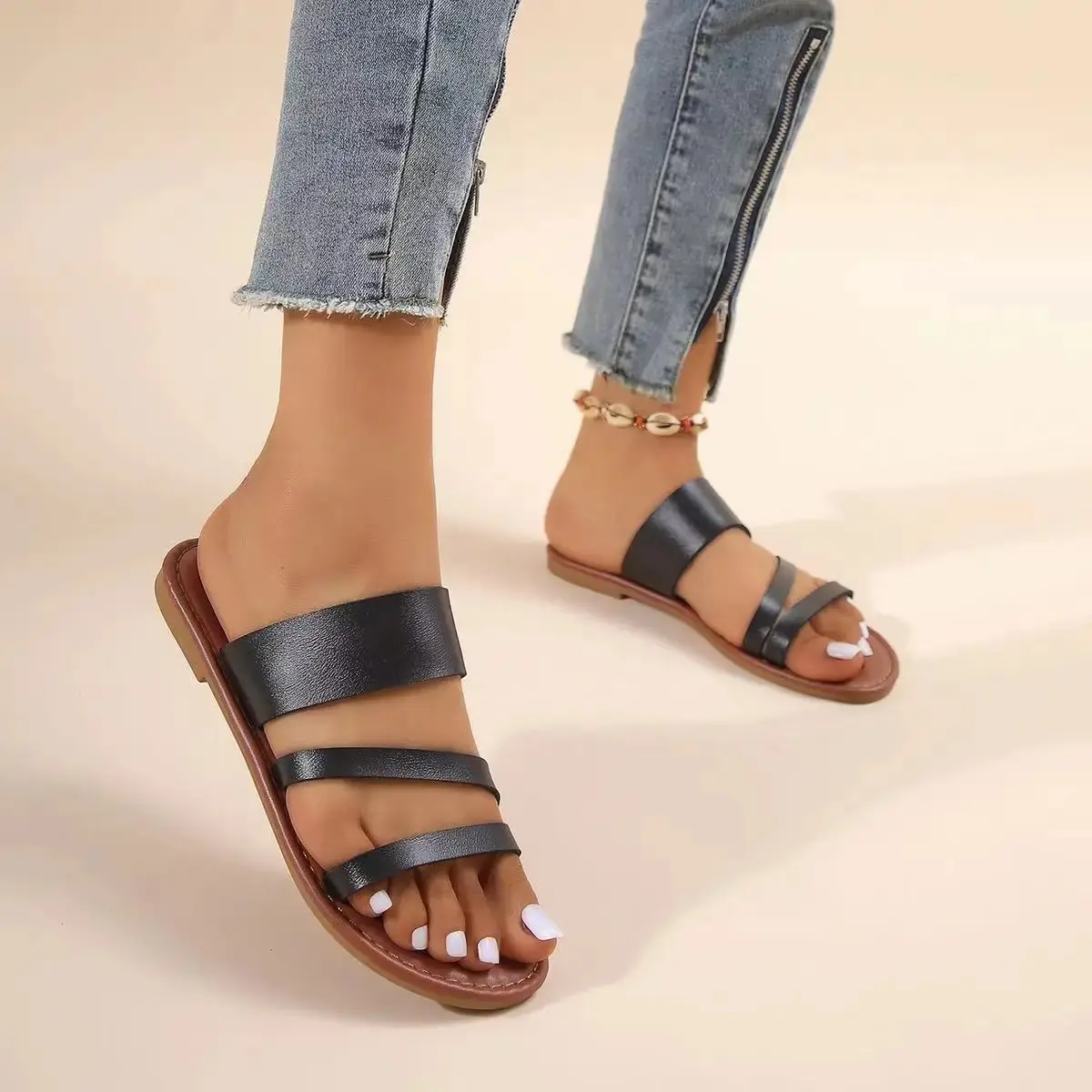 Summer New Women Slippers Flat Bottom Non-slip Outdoor Open Toe Beach Female Sandals Fashion Design Slides Woman Shoes