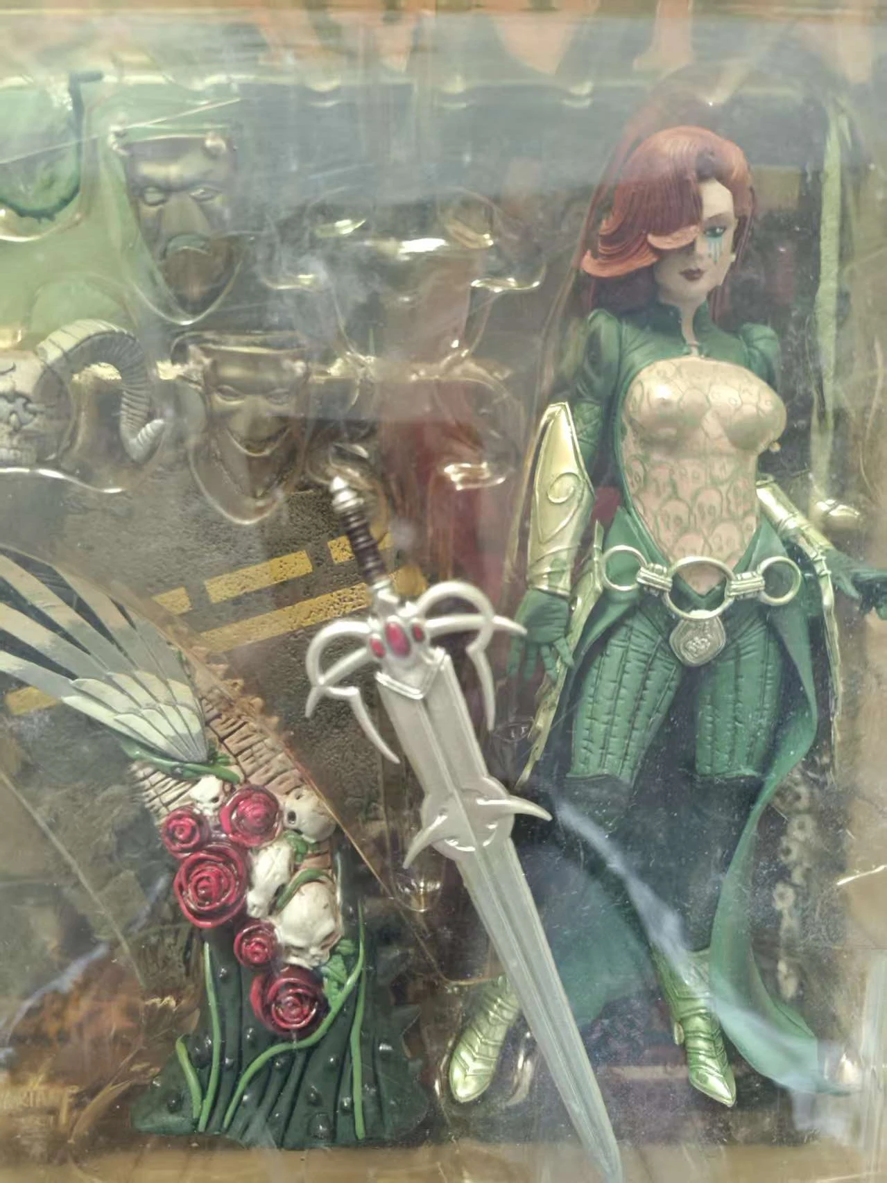 Joseph Michael Linsner’s Dawn Action Figure Toys 1999 RARE Collector’s Figure The box is slightly yellowed