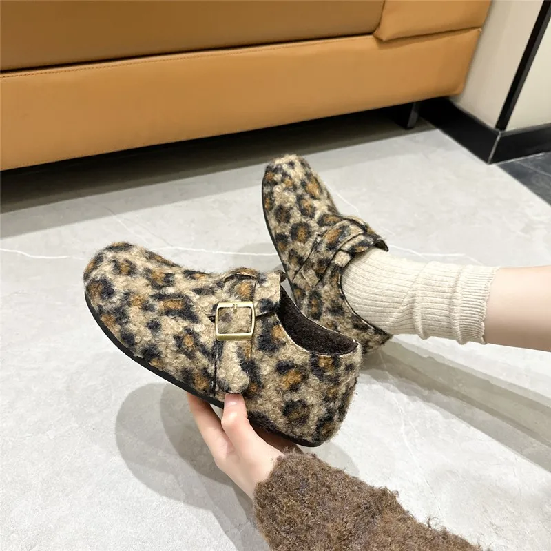 

Fleece-lined Warm Fuzzy Shoes For Women Outdoor Wear 2026 Autum New Slip-on Vintage Women's Shoes Flat Non-slip Women's Shoes