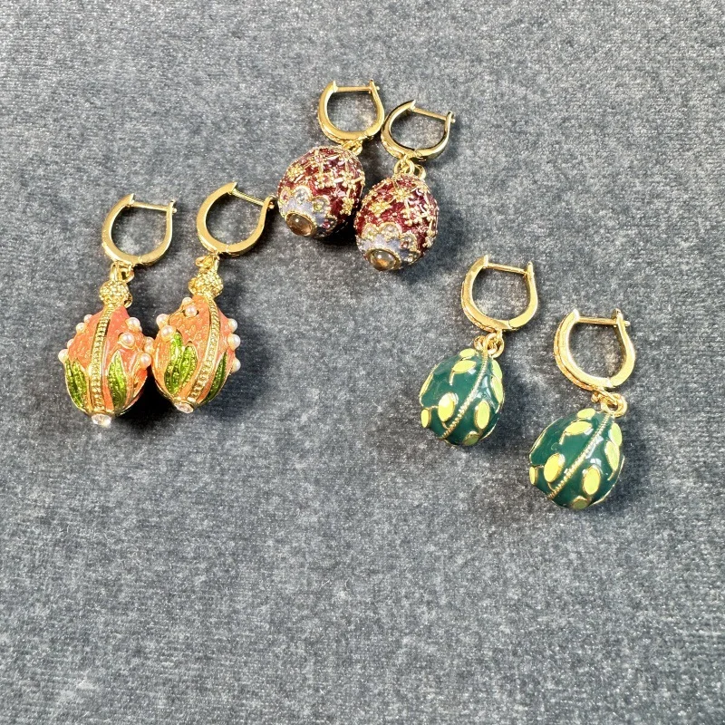 

Winter Medieval Jewelry Niche Design U-shaped Horseshoe Buckle Egg Pendant Brass Hand-painted Enamel Glaze Earrings for Women