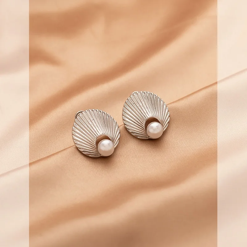 Faionable Pearl Fan…