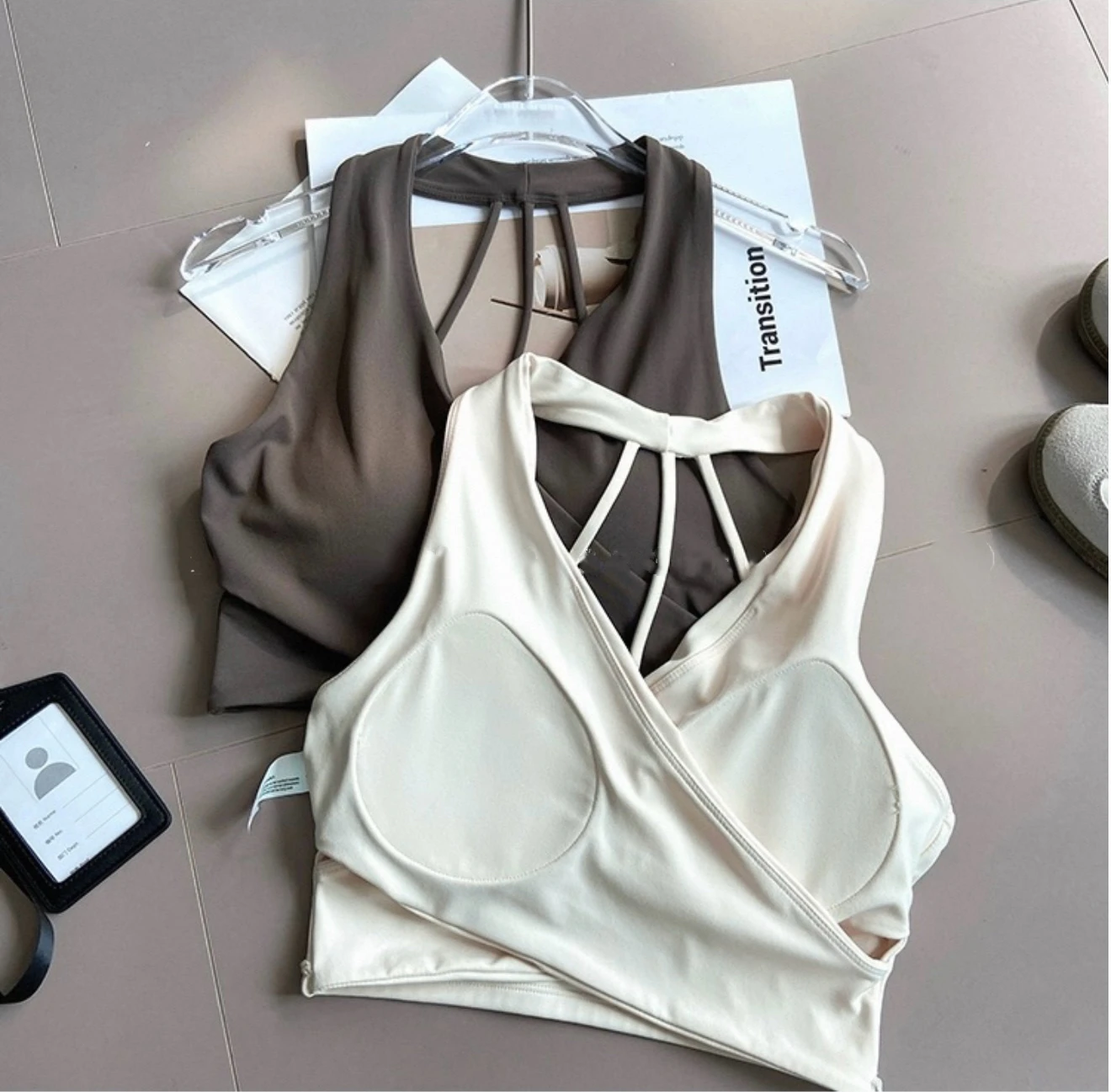 

Women's Cross Back Sports Bra Shock Resistant Gathered Sexy Gym Running Bra Summer Yoga Vest Outdoor Comfortable Fitness Wear