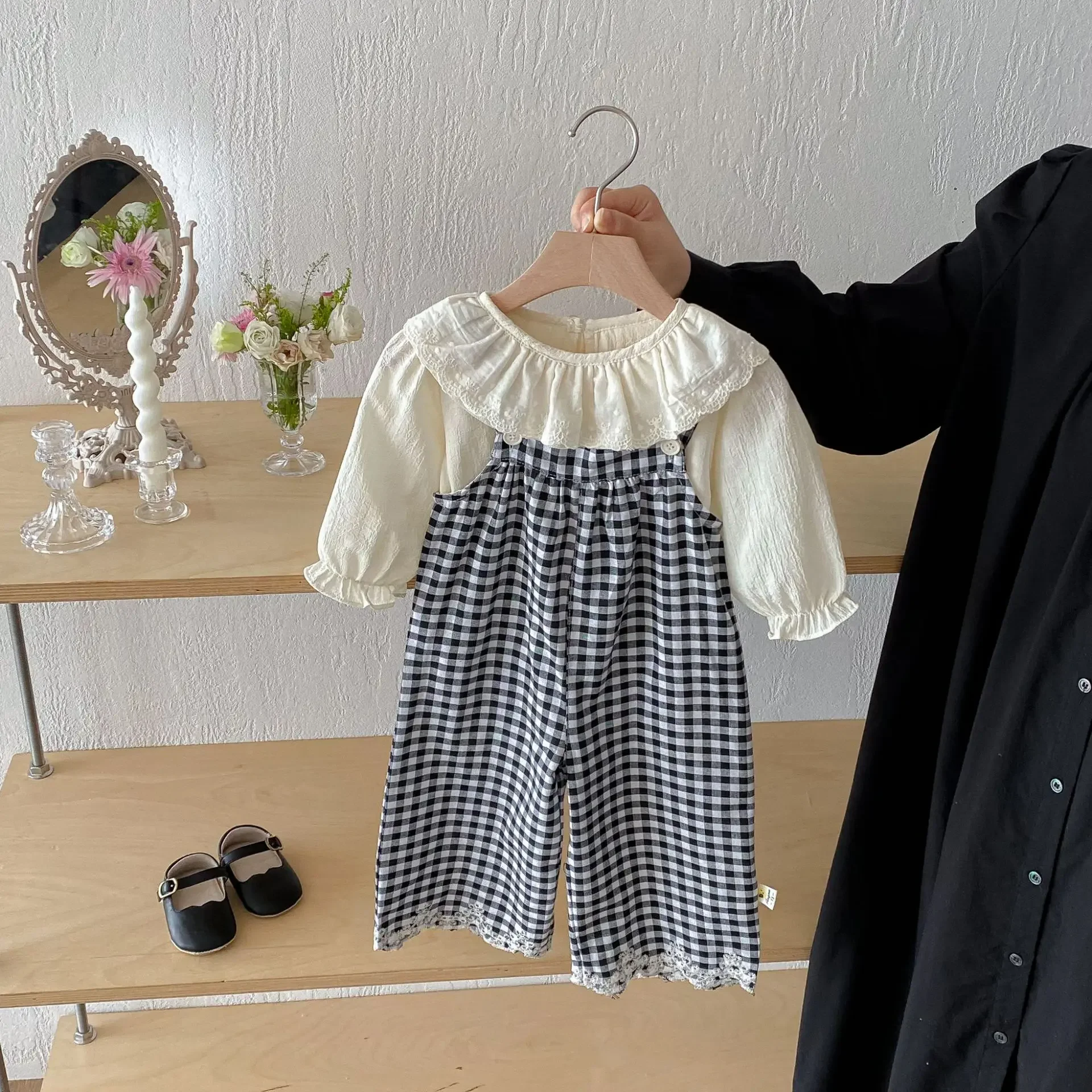 

Autumn Casual Girls Clothing 0 - 3Y Ruffled Collar Puff Sleeve Top & Black White Checkered Lace Overalls Set