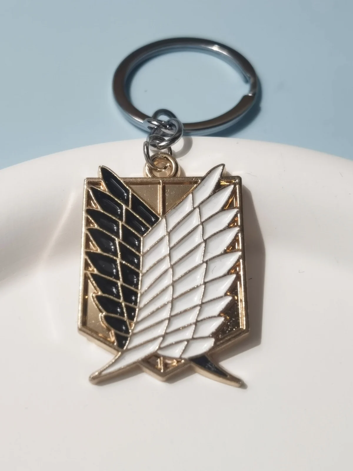 Anime Shingeki No Kyojin/Attack on Titan  Cosplay Keychain Pendant Investigative Corps Logo Wings of Freedom Ambitus