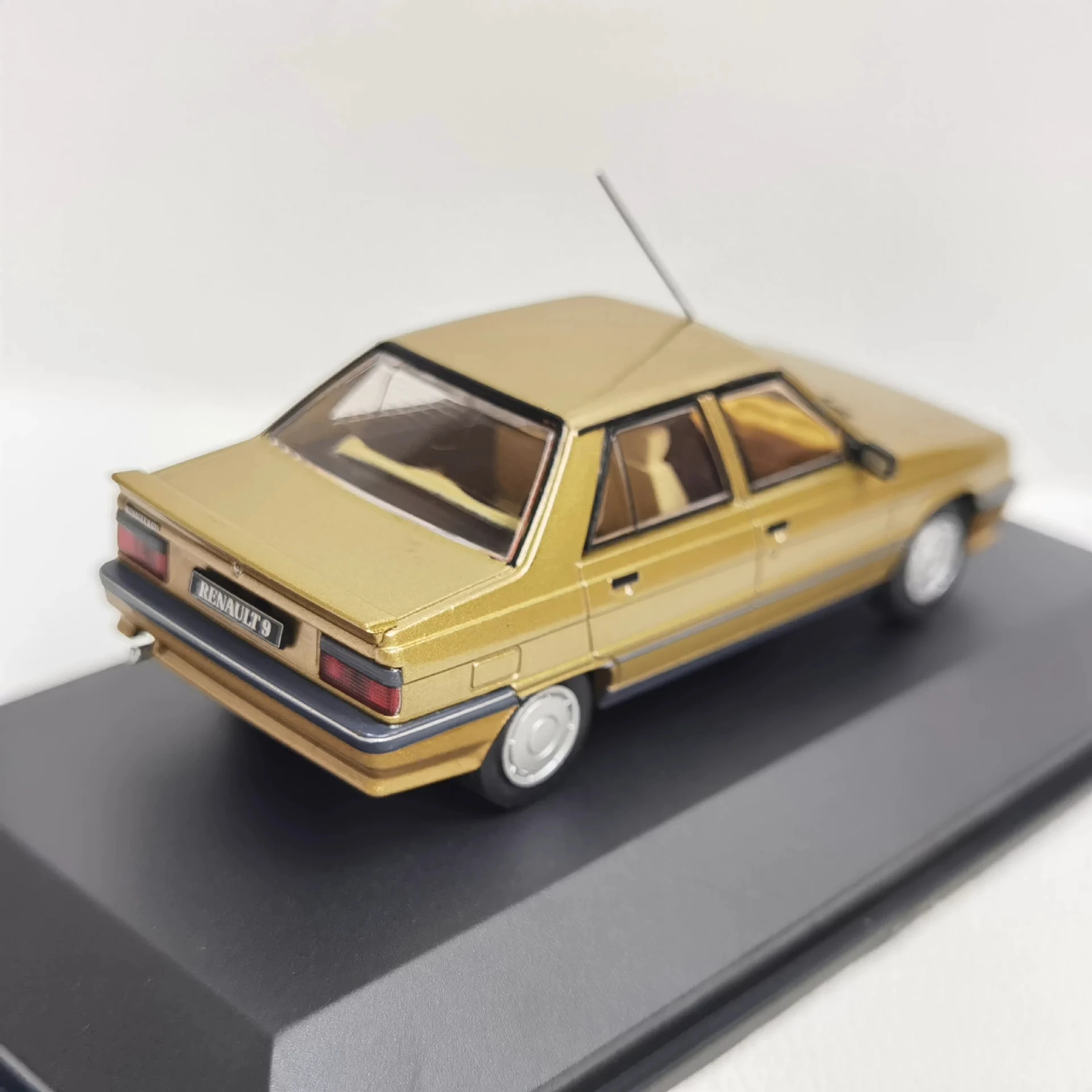 أوديون 1/43 رينو 9 GTL 1987 موديل سيارة رينو، سبيكة، 2R