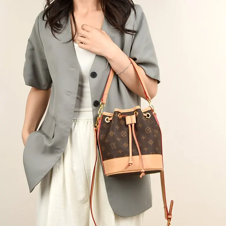 

Minimalist Designer Casual Diaper Bags For Ladies Stylish Elegant Tote Bag Large Capacity Shoulder Bag Simple Leather Classic