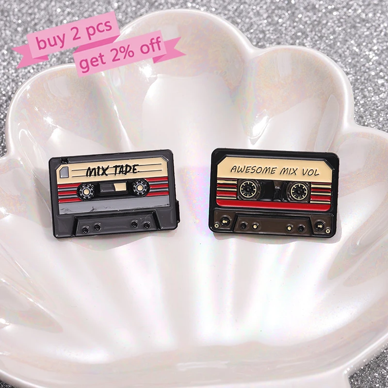 شرائط موسيقية عتيقة مخصصة ، دبابيس مينا ، هل يمكنني استعارة شعور ، دبابيس بانك 80s 90s للأصدقاء ، شارات طية صدر السترة ، هدية المجوهرات