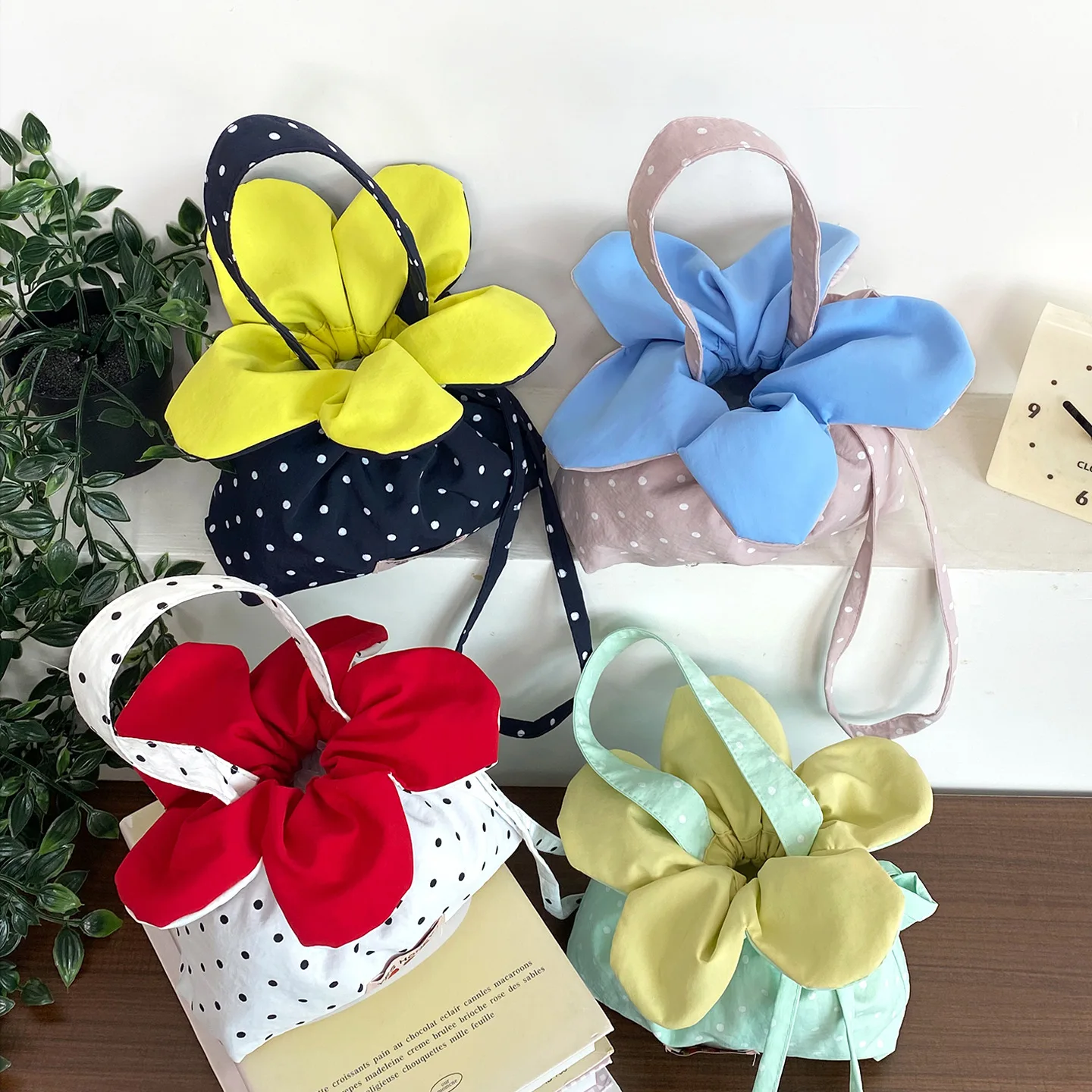 

Sweet Dot Flower Women's Clutch Purse Handbags Portable Nylon Drawstring Floral Shoulder Bag Cute Girls Lovely Crossbody Bags