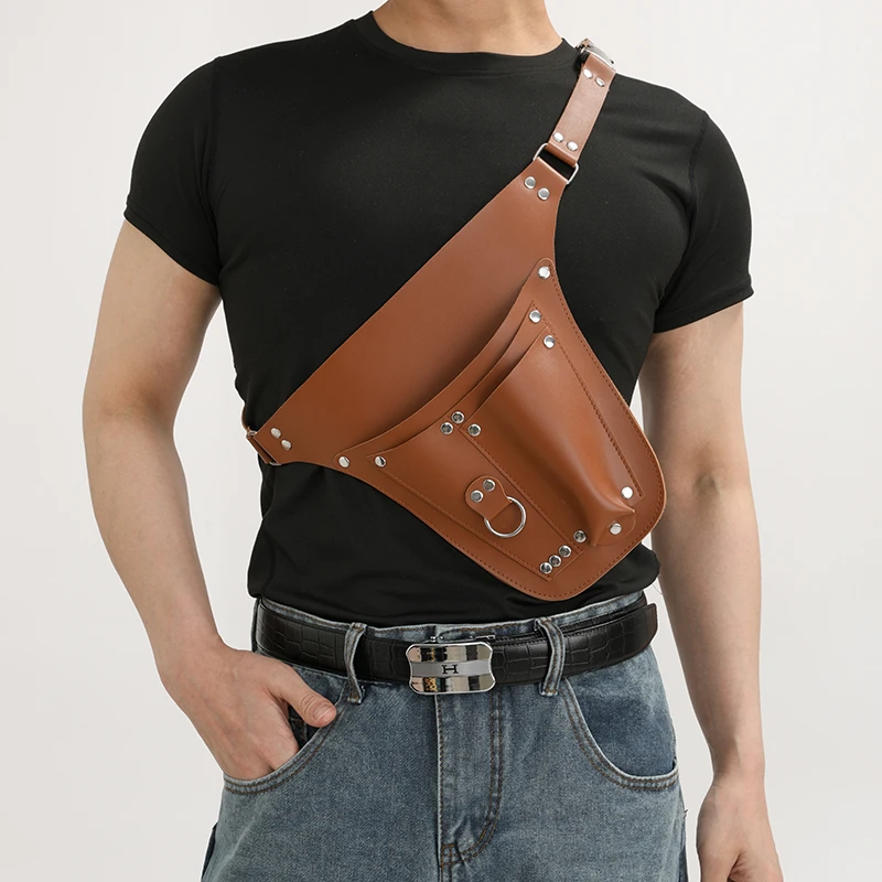 Sac banane cuir, poches croisées - usage example