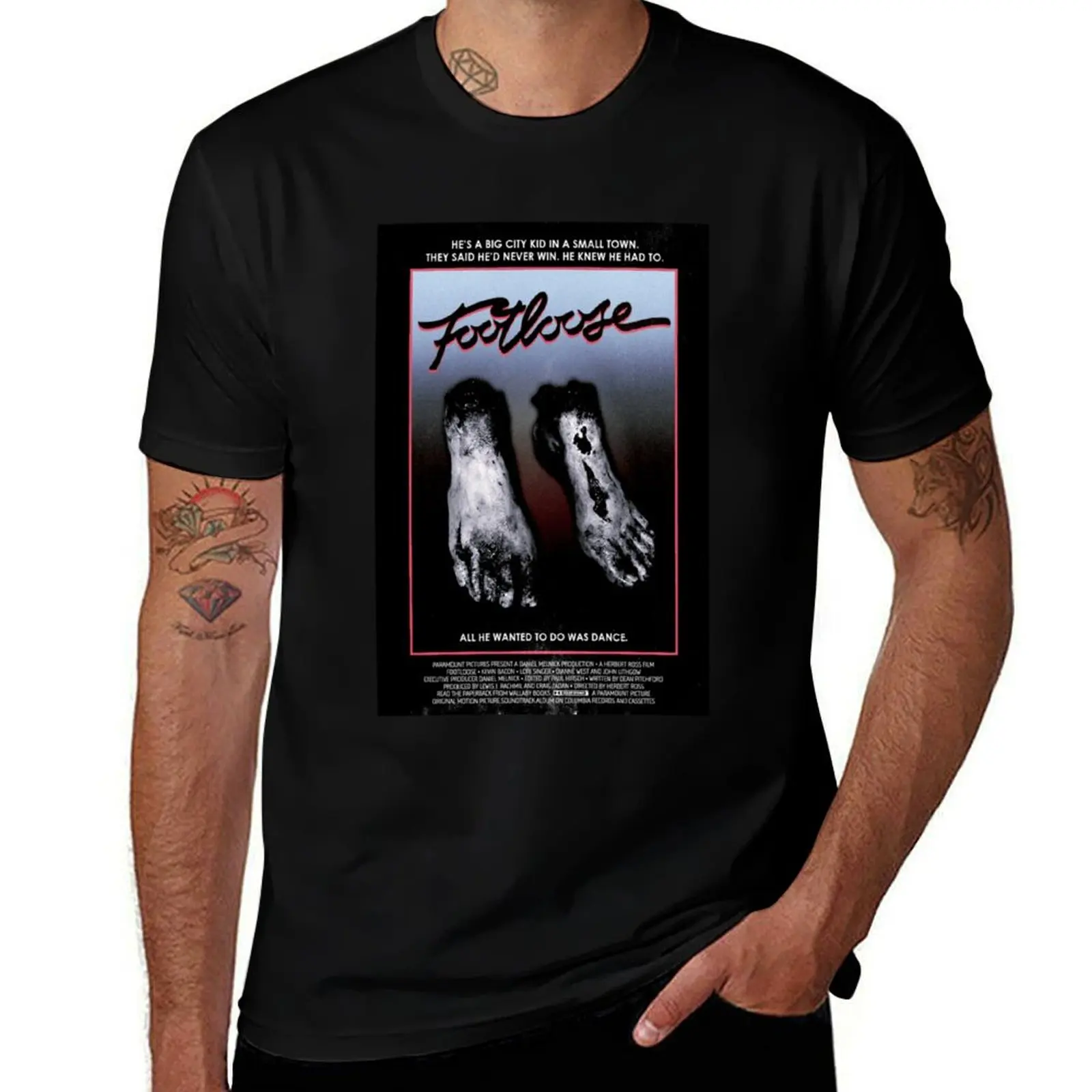 

ПЛАКАТ СЛЕЙШЕР-ПЛАКА FOOTLOOSE 1984 Classic. Футболка черная хлопковая футболка однотонная для мужчин посылка хлопковые футболки футболка высокого качества