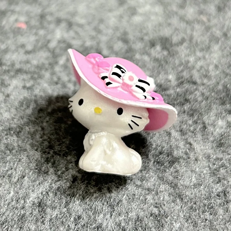 Anime Mini Hello Kitty sentado conejo fluorescente Pegasus DIY parche Material accesorios horquilla accesorios muñeca juguetes hechos a mano