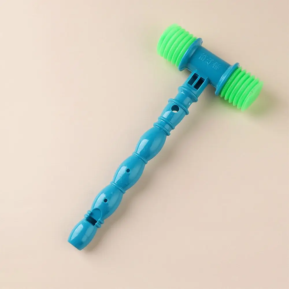 Agitatore giocattolo educativo per bambini, fischietti adorabili, a forma di martello, con sonaglio per bussare vocale