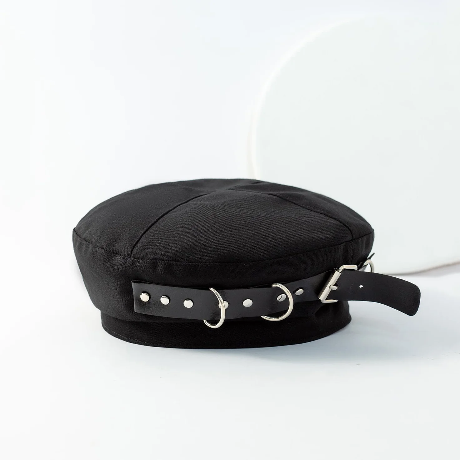 Punk dark-themed metal round ring belt buckle, four-corner fedora hat, tomboyish streetwear, casual and versatile hat