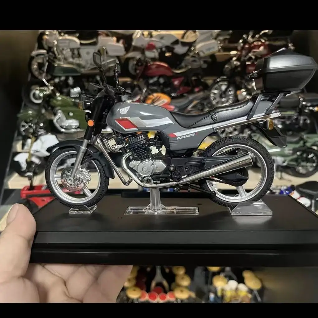 

Nostalgic Classic 1:12 CB125T Alloy Motorcycle Model Retro Restoration Light Sound Ornament For Adult Enthusiasts