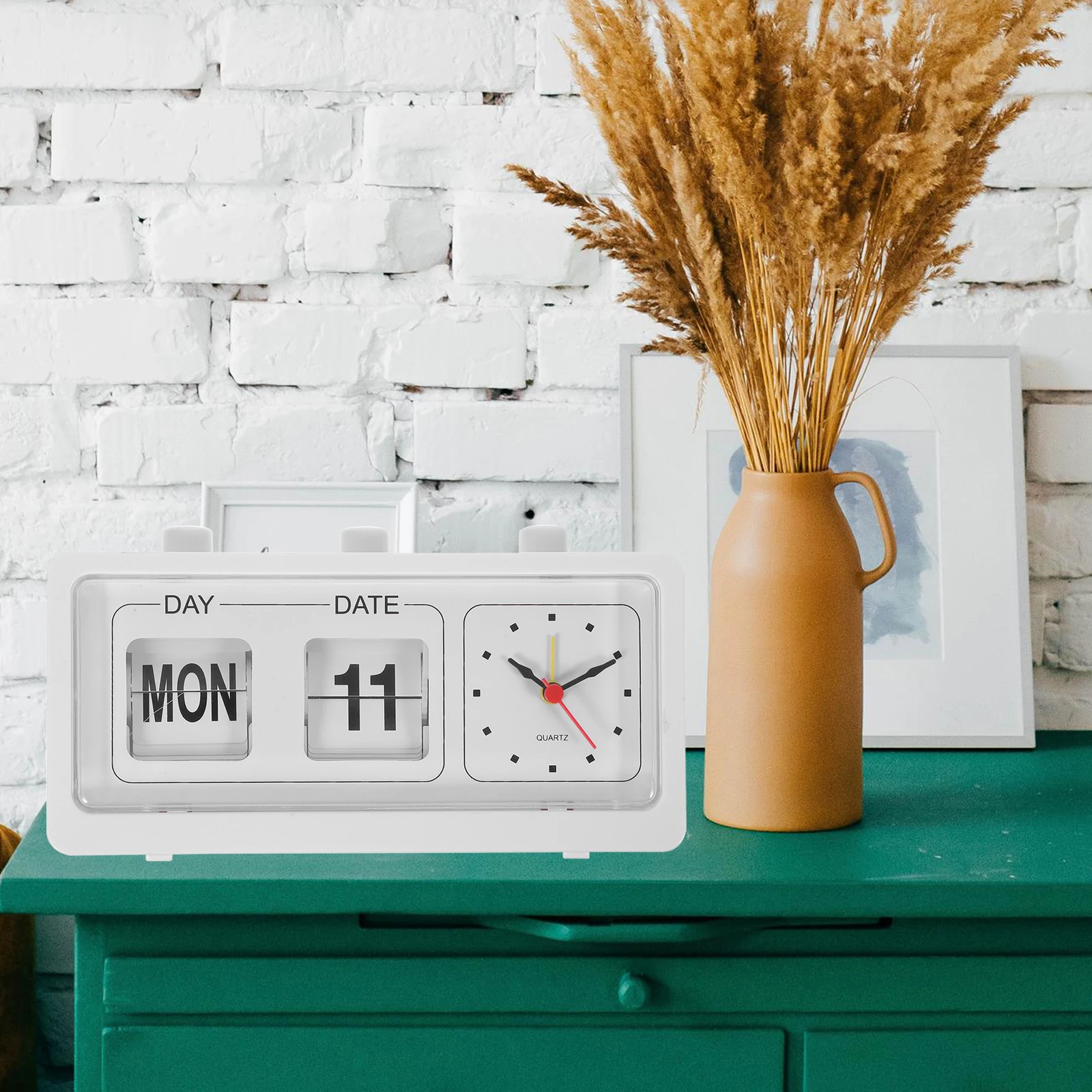 

Manual Control Date Week Time Display Clock Simple Fashion Alarm for Home Use Without Batteries Clock