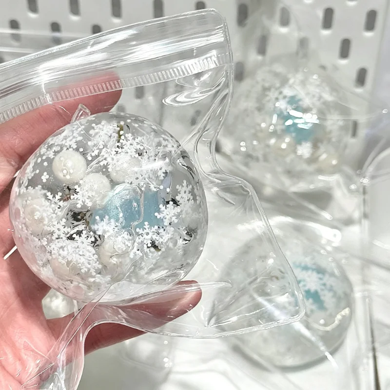 Schneeflocken-Apfel Squishy Spielzeug mit Perle im Inneren Langsam Aufsteigender Schneeperlen-Gefüllter Stressball Stressabbau-Fidget-Spielzeug Weihnachtsdekoration