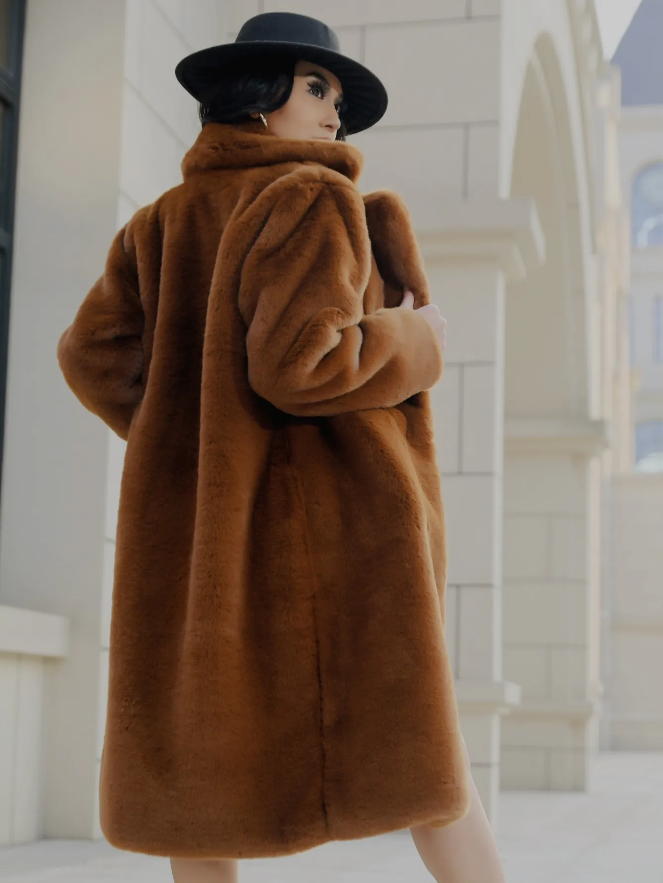 Coffee Faux Fur Long Coat Women Fluffy Lapel Long Sleeve Warm Thick Loose Jacket 2025 Fashion Winter Lady High Street Outwear