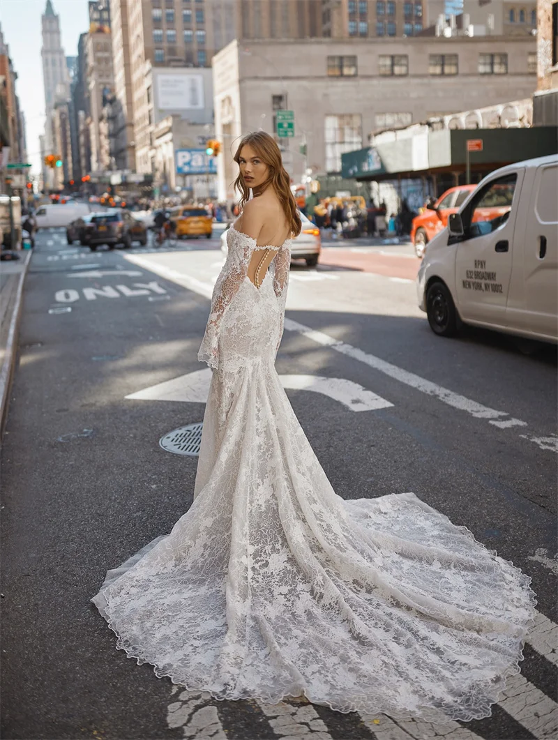 Suknie ślubne LORIE, koronkowe, syrenka, pełne rękawy, odkryte ramiona, odkryte plecy, iluzja, suknia ślubna do ziemi, suknie dla panny młodej szyte na miarę