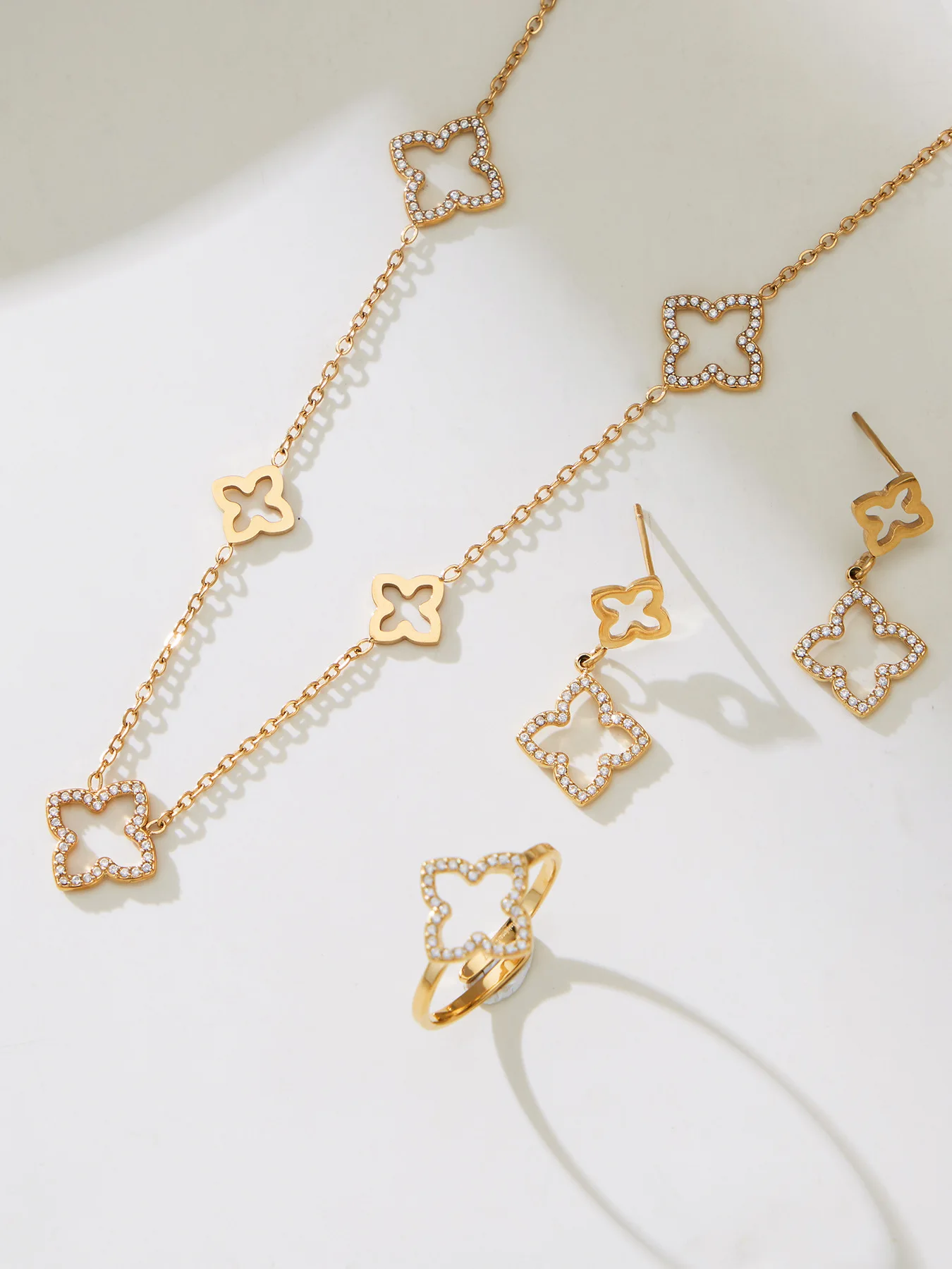 Boucles d'oreilles pendantes en forme de fleur en Zircon pour femmes, collier avec chaîne en acier inoxydable plaqué or, boucles d'oreilles trèfle à quatre feuilles