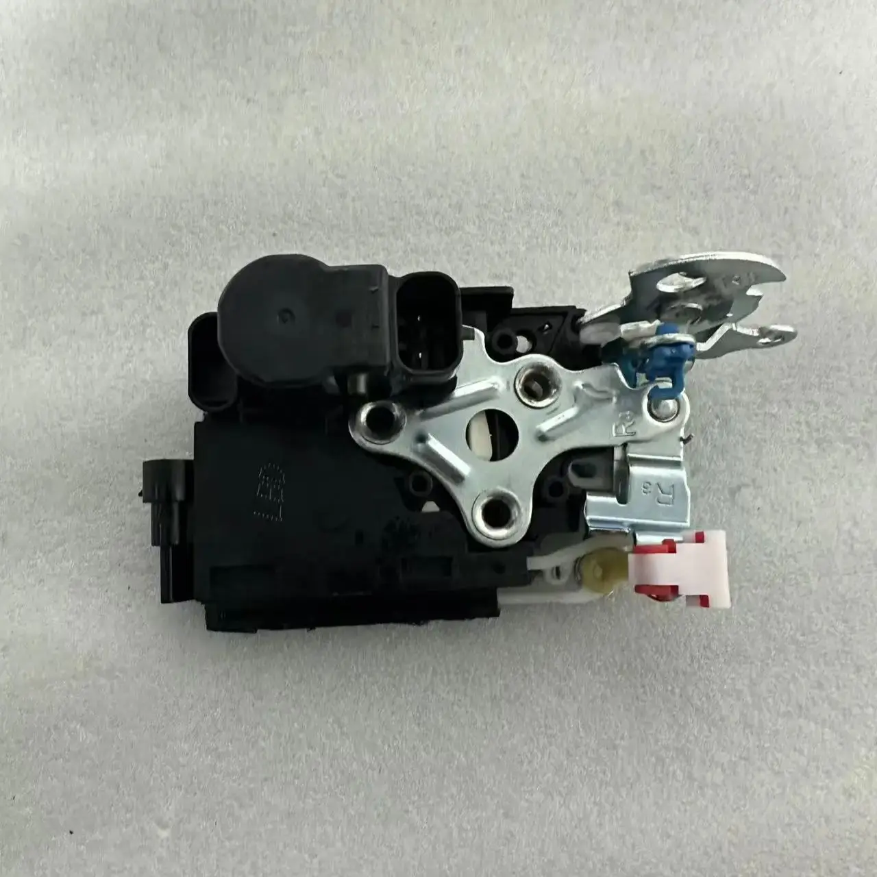 Genuine Front Door Lock Block Actuator Left 7121008032 Right 7122008012 For Ssangyong Rexton