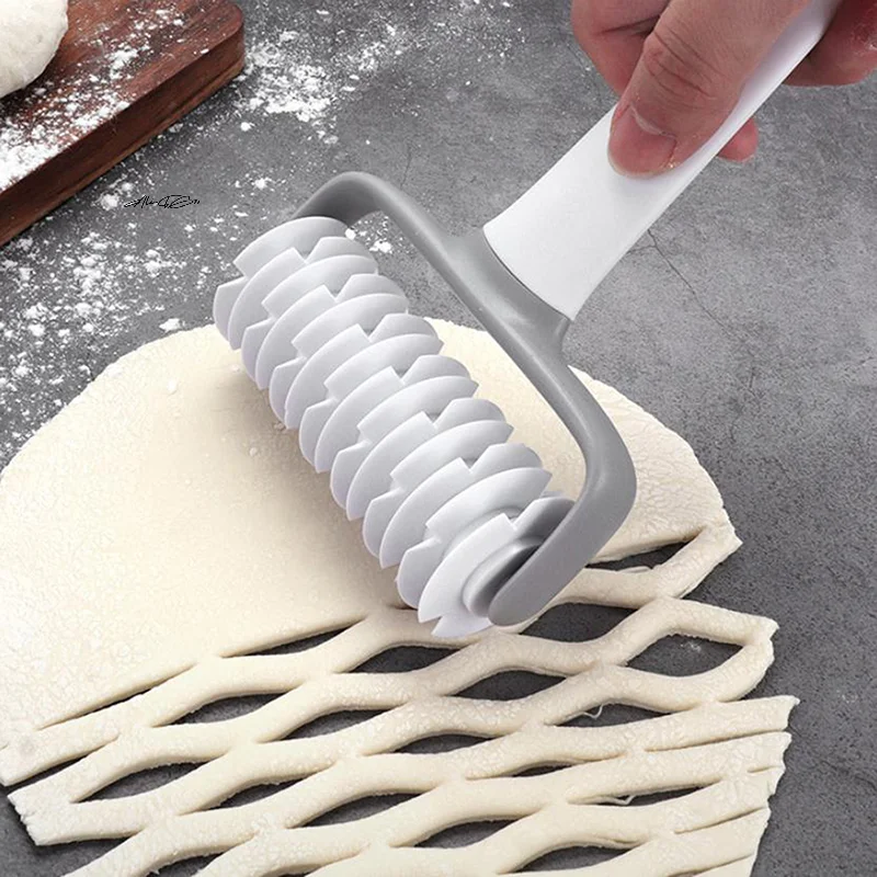 1Pc Glatt Drehen Teig Roller Cutter Cookie Kuchen Net Küche Gadget für Restaurant Pizza Backen Werkzeug