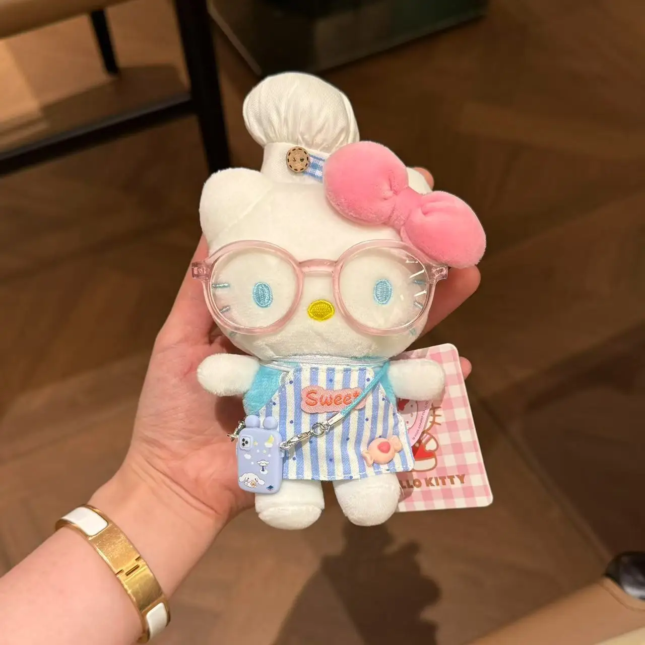 アニメサンリオハローキティぬいぐるみペンダントおもちゃかわいい子猫車バッグ装飾キーホルダーぬいぐるみ誕生日女の子のための絶妙なギフト