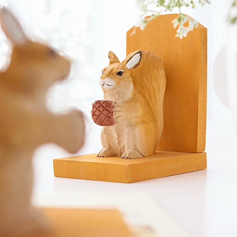 Wooden Carving Squirrel Bookend Crafts Study Room Decoration Cute Sculpture