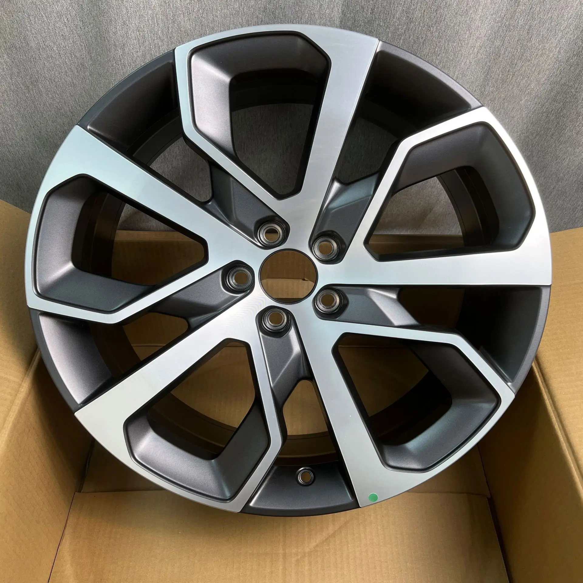 Compatible with& Co 05 wheels 20 inches Original matching aluminum alloy are newly replaced