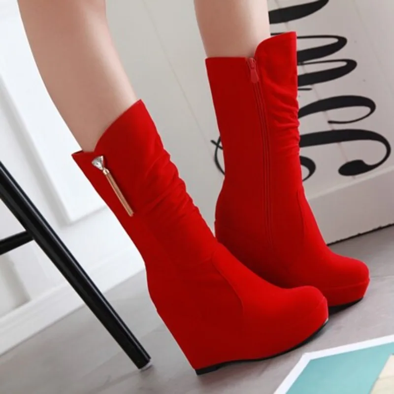 

2026 модные женские ботинки до середины икры с круглым носком на танкетке 11 см на платформе 3 см с украшением 42 43 сексуальные женские бота