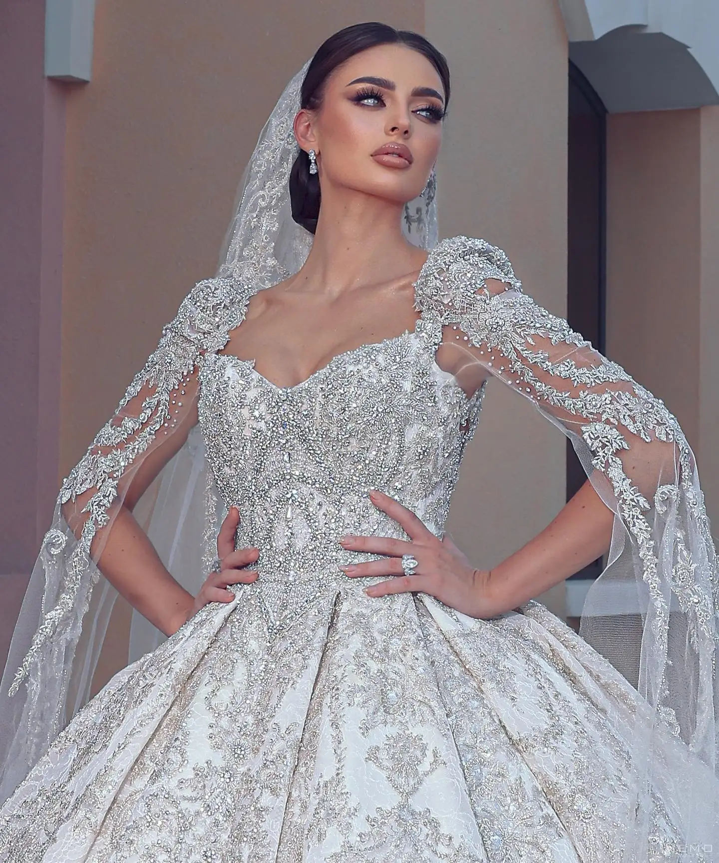 Abiti da ballo con strass glamour abito da sposa a maniche lunghe in pizzo a cuore cristalli su misura treno cattedrale Vestido de novia