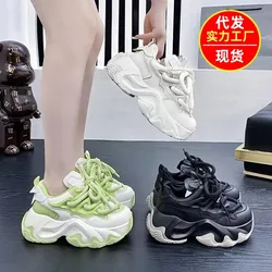 Sapatos esportivos femininos que aumentam a altura, tênis de corrida casual, sola grossa, bolo, pai, novo, outono e inverno, 2023