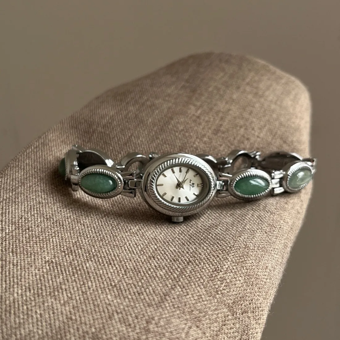 Xiaoxiang medievale luce lusso braccialetto di perle orologio temperamento orologio da donna piccolo orologio d'oro