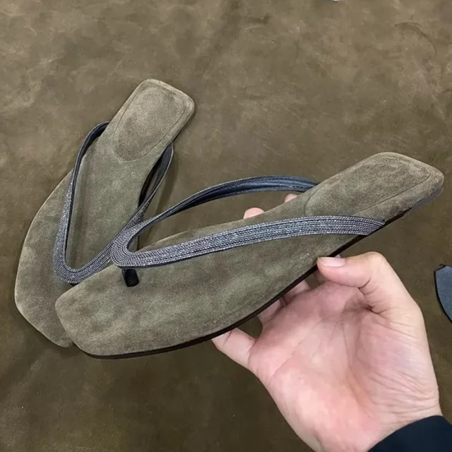 Fashion Square Toe Crystal Narrow Band Flat Slippers High Quality Faux Suede Clip Toe Flip Flops Women Comfort Casual Beach Shoe